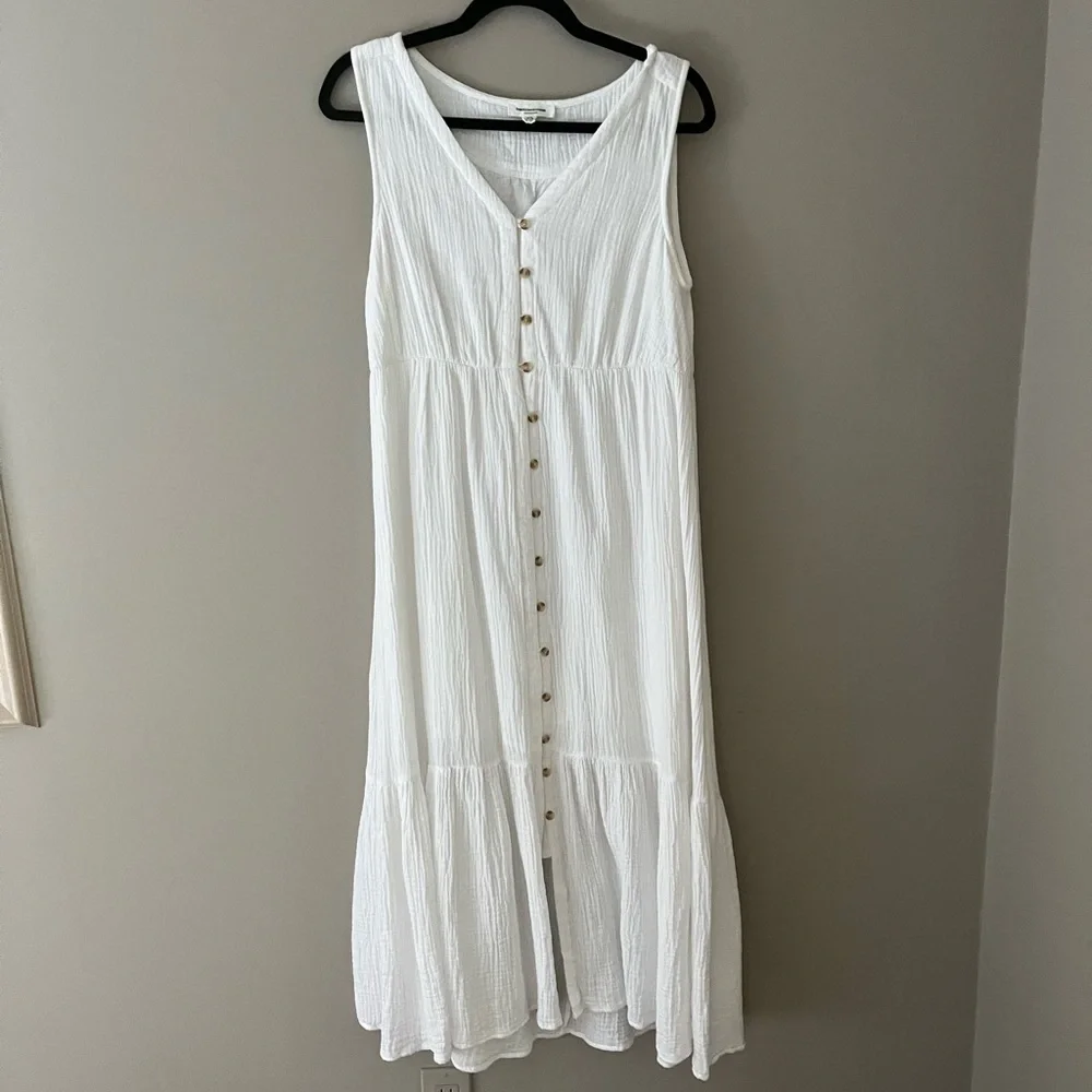 beachlunchlounge White Button-Front Tiered Maxi Dress - Picture 3 of 7